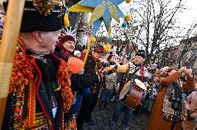 Large-scale march of Christmas star carriers in Lviv