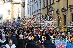 Large-scale march of Christmas star carriers in Lviv