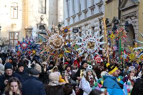 Large-scale march of Christmas star carriers in Lviv