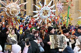 Large-scale march of Christmas star carriers in Lviv