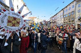 Large-scale march of Christmas star carriers in Lviv