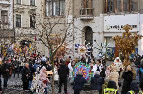 Large-scale march of Christmas star carriers in Lviv