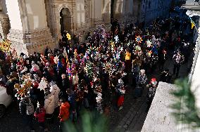 Large-scale march of Christmas star carriers in Lviv