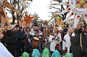 Large-scale march of Christmas star carriers in Lviv