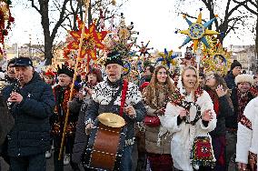 Large-scale march of Christmas star carriers in Lviv