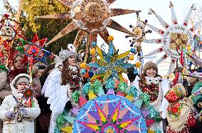 Large-scale march of Christmas star carriers in Lviv