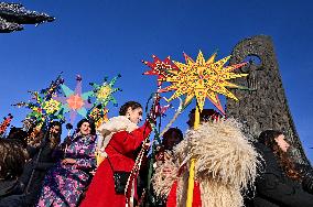 Large-scale march of Christmas star carriers in Lviv