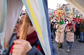 Large-scale march of Christmas star carriers in Lviv