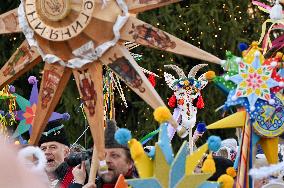 Large-scale march of Christmas star carriers in Lviv