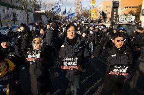 South Korea’s Corruption Investigation Office Attempts To Arrest President Yoon Suk Yeol