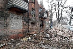 Russian troops strike apartment building in Kramatorsk