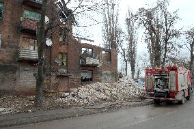 Russian troops strike apartment building in Kramatorsk