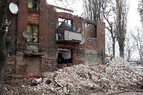 Russian troops strike apartment building in Kramatorsk