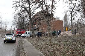 Russian troops strike apartment building in Kramatorsk