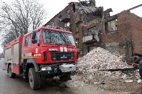 Russian troops strike apartment building in Kramatorsk