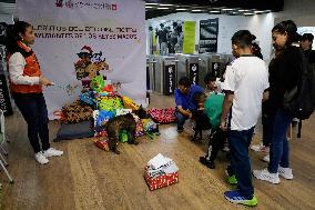 Dogs Rescued By The STCMetro Of Mexico City, Help The Three Wise Men Collect Letters From Girls And Boys