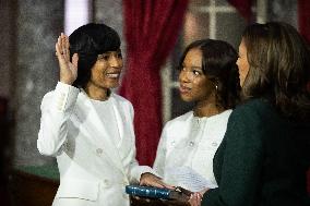 Vice President Kamala Harris swears in Senators