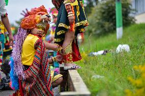 Carnaval de Negros y Blancos - Black and Whites Carnival - Artists Prepare for Parade