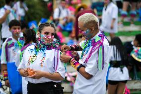 Carnaval de Negros y Blancos - Black and Whites Carnival - Artists Prepare for Parade