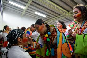 Carnaval de Negros y Blancos - Black and Whites Carnival - Artists Prepare for Parade