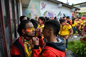 Carnaval de Negros y Blancos - Black and Whites Carnival - Artists Prepare for Parade