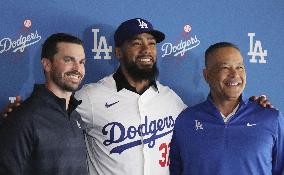 Baseball: Teoscar Hernandez re-signs with Dodgers