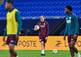 French Super Cup (Trophee Des Champions) - Paris Saint-Germain Training Session