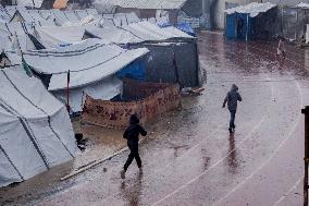 Displaced Families Suffer Harsh Weather Conditions - Gaza