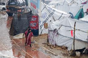 Displaced Families Suffer Harsh Weather Conditions - Gaza