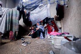 Displaced Families Suffer Harsh Weather Conditions - Gaza