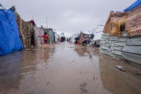 Displaced Families Suffer Harsh Weather Conditions - Gaza