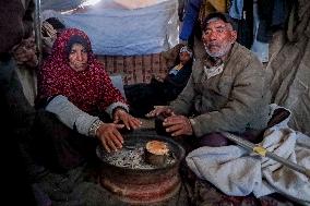 Displaced Families Suffer Harsh Weather Conditions - Gaza