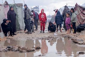 Displaced Families Suffer Harsh Weather Conditions - Gaza