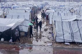 Displaced Families Suffer Harsh Weather Conditions - Gaza