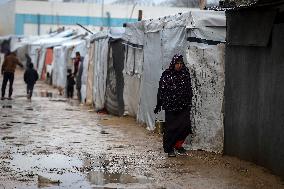 Displaced Families Suffer Harsh Weather Conditions - Gaza