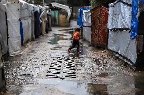 Displaced Families Suffer Harsh Weather Conditions - Gaza