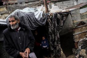 Displaced Families Suffer Harsh Weather Conditions - Gaza