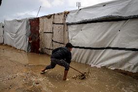 Displaced Families Suffer Harsh Weather Conditions - Gaza