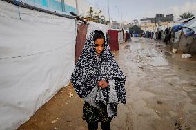 Displaced Families Suffer Harsh Weather Conditions - Gaza