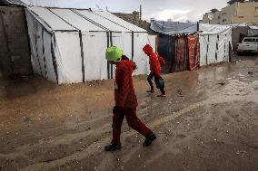 Displaced Families Suffer Harsh Weather Conditions - Gaza