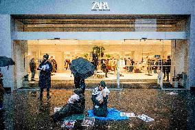 Pro Palestinian Zara Protest During Sales Season - Rotterdam