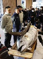 New Year tuna auction in Tokyo