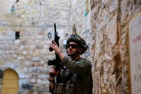 Israeli Security Measures in Hebron Old-City