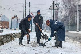 Fresh Spell Of Snowfall In Kashmir