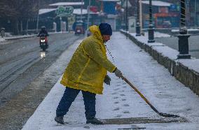 Fresh Spell Of Snowfall In Kashmir