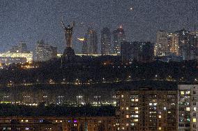 Moon and Venus meet in night sky over Kyiv