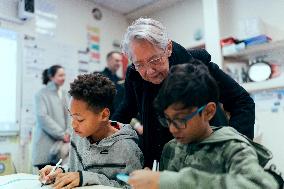 Elisabeth Borne visits an elementary school - Longjumeau