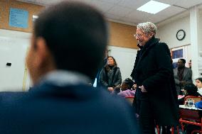 Elisabeth Borne visits an elementary school - Longjumeau