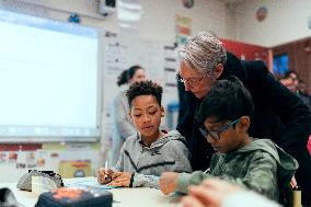 Elisabeth Borne visits an elementary school - Longjumeau