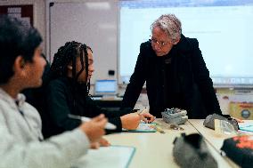 Elisabeth Borne visits an elementary school - Longjumeau